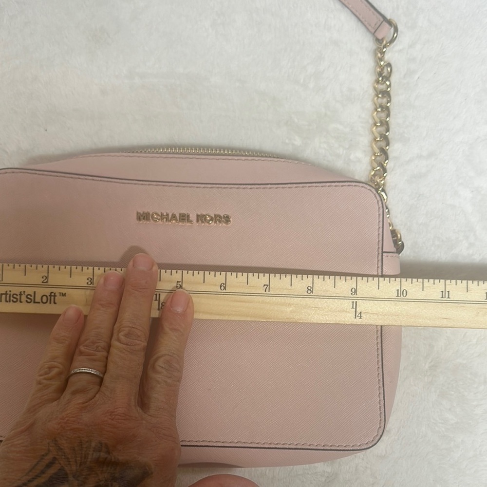 Michael Kors Pink Crossbody Bag with Structured Design - Picture 14 of 16